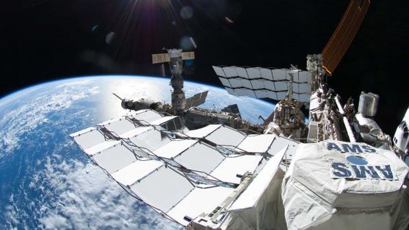 Espectrômetro Magnético Alfa (AMS), instalado na Estação Espacial Internacional (ISS), coleta informações sobre raios cósmicos (Divulgação) 